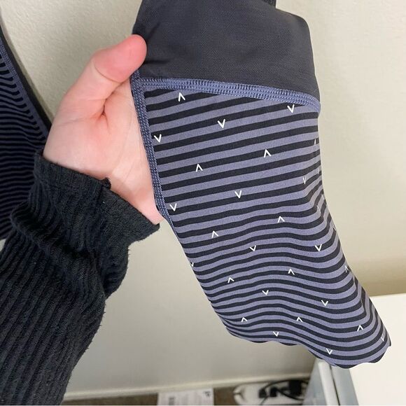 Varley Black and Gray Striped Leggings size large scallop hem - Picture 7 of 8